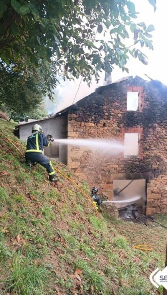 La vivienda de Villagermonde quedo totalmente calcinada.