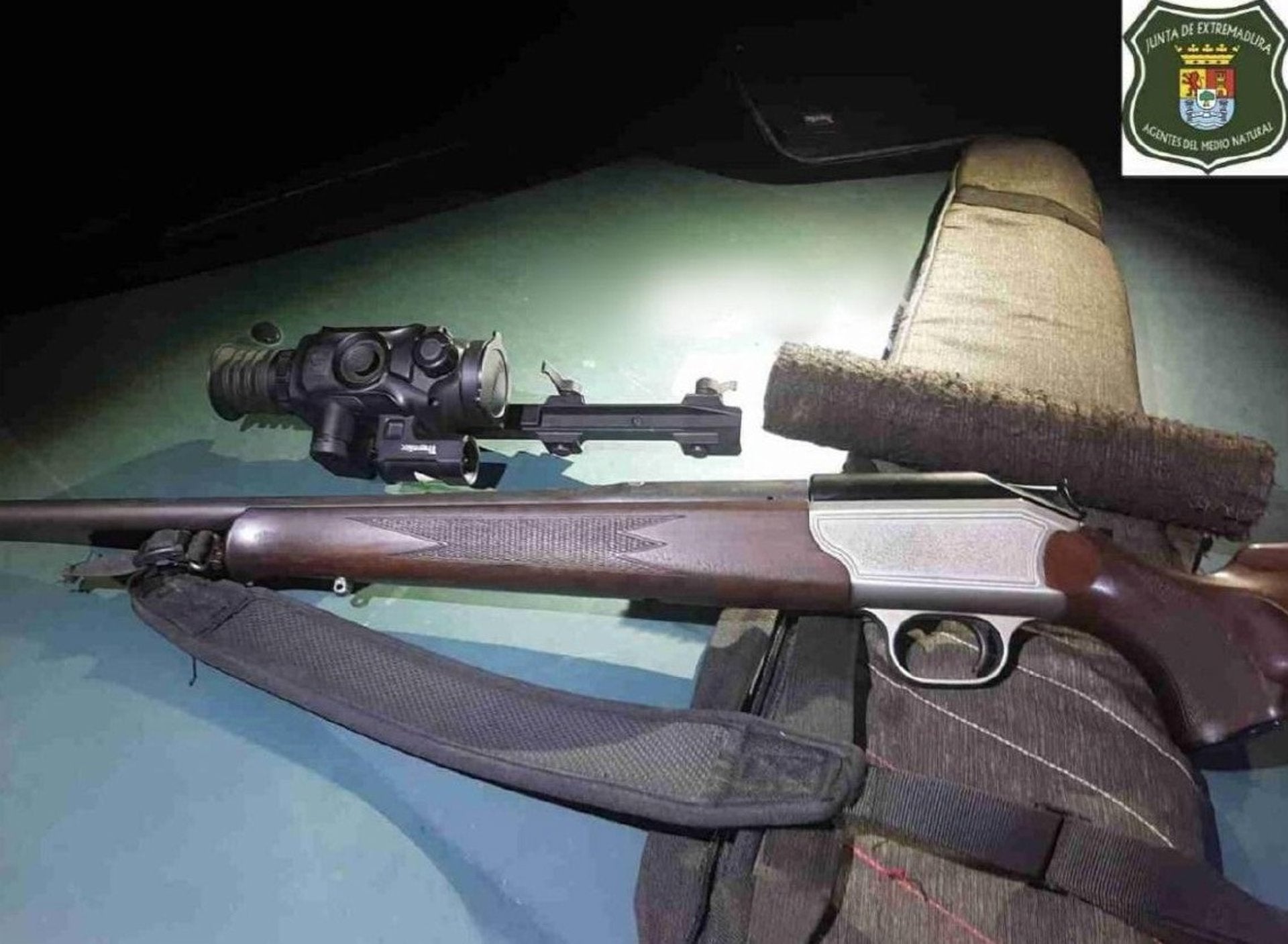 La Junta refuerza los controles contra la caza furtiva en Extremadura durante la época de berrea del ciervo La Junta refuerza los controles contra la caza furtiva en Extremadura durante la época de berrea del ciervo