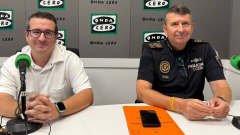 Pepe Cano y Paco Burrueco, concejal de Emergencias y Jefe de Polic&iacute;a Local de La Nuc&iacute;a.