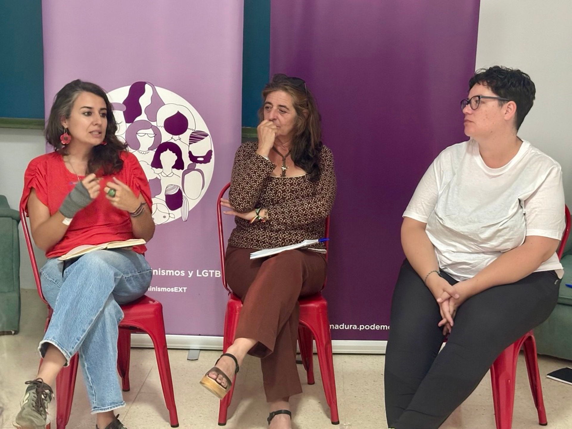 Irene de Miguel aboga por un "feminismo popular extremeño" que tenga en cuenta las particularidades del territorio Irene de Miguel aboga por un "feminismo popular extremeño" que tenga en cuenta las particularidades del territorio