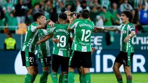 El Betis hace valer un gran primer tiempo para llevarse los tres puntos El Betis hace valer un gran primer tiempo para llevarse los tres puntos