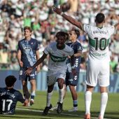 John celebra el gol de la victoria del Elche ante el Celta.
