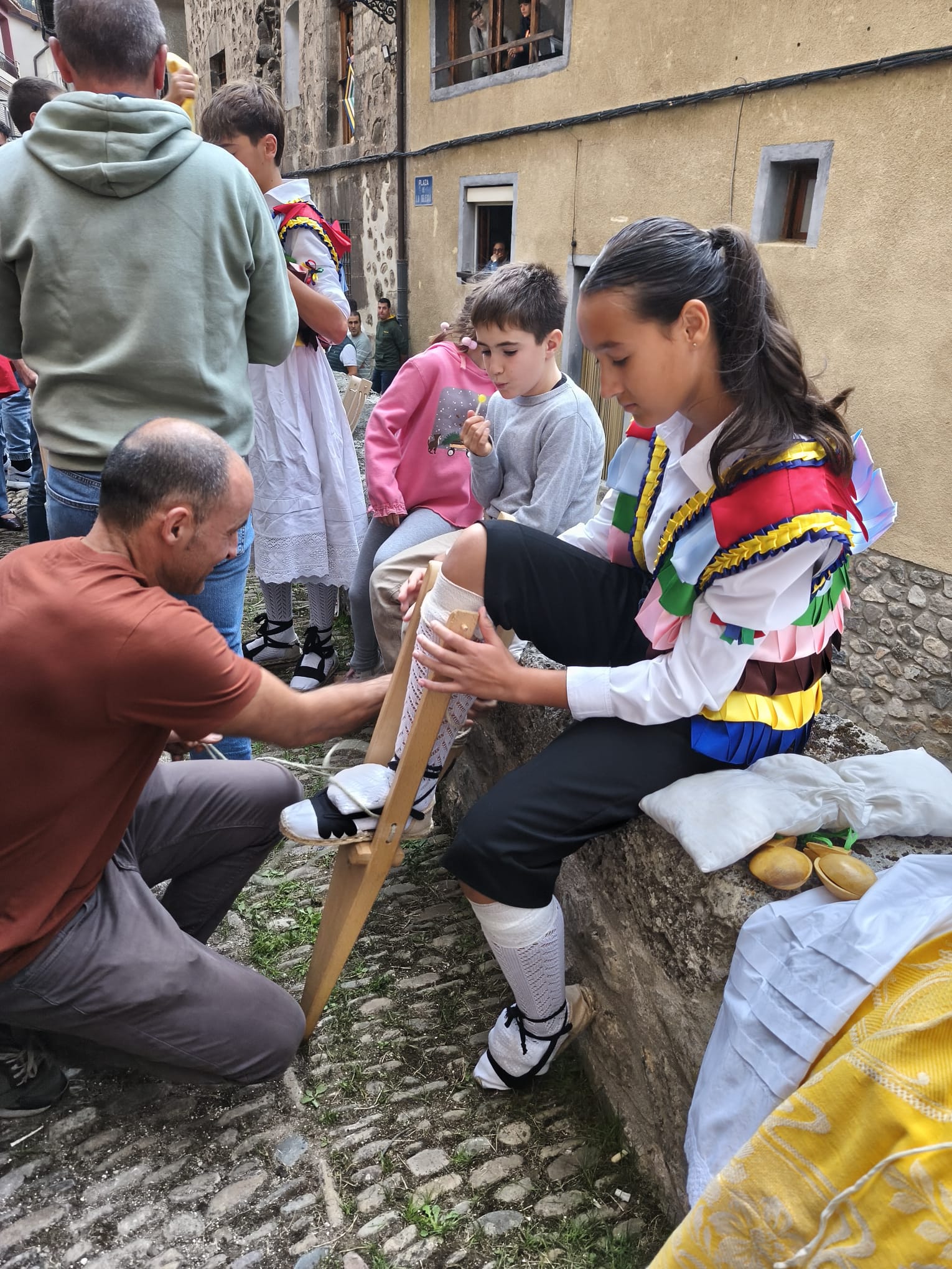 Una joven danza en Anguiano por primera vez en más de 400 años Una joven danza en Anguiano por primera vez en más de 400 años