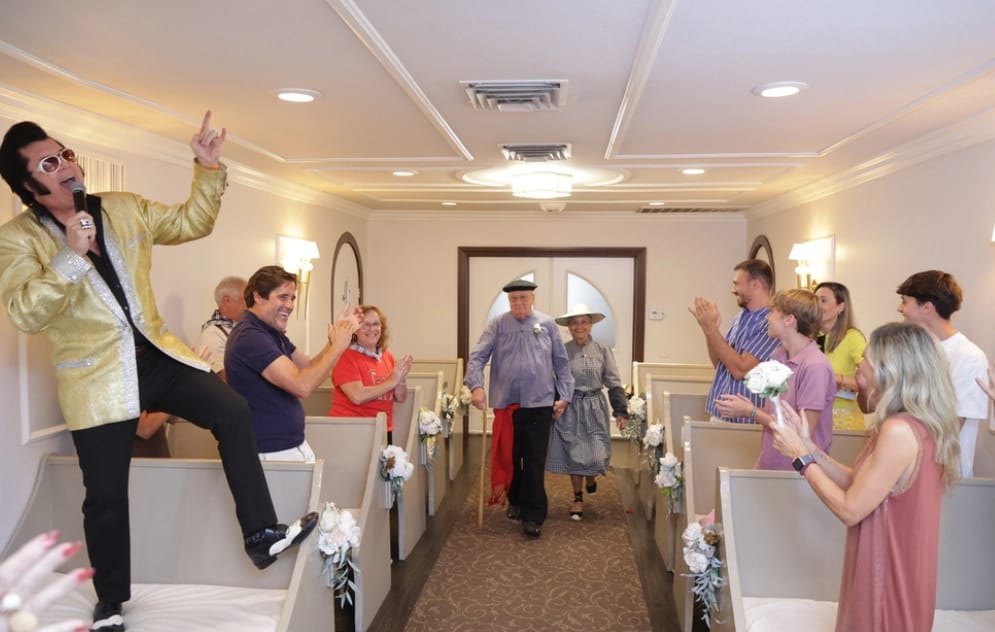 Una historia de amor con sabor Manchego y brillo de Neón Una historia de amor con sabor Manchego y brillo de Neón