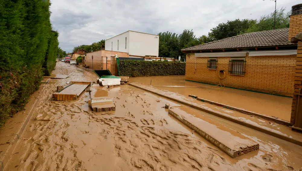 Viviendas inundadas en una urbanización en Santa Fe en Zaragoza, Viviendas inundadas en una urbanización en Santa Fe en Zaragoza,