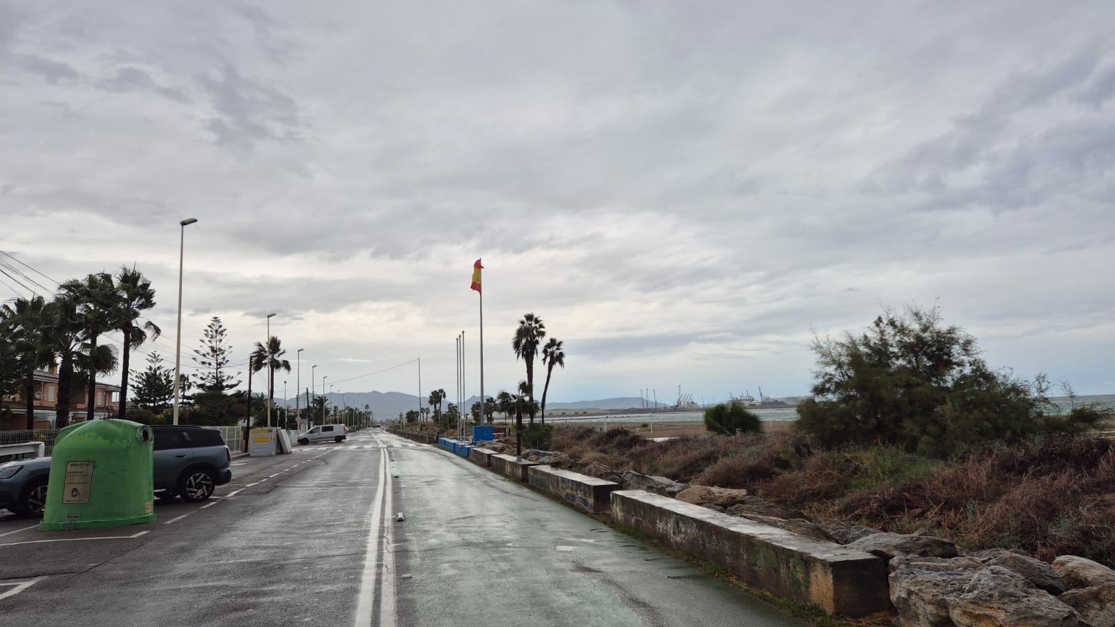 La tromba de agua deja 173 litros en Eslida y se mantiene la alerta naranja hasta las 23 horas en el litoral sur de Castellón La tromba de agua deja 173 litros en Eslida y se mantiene la alerta naranja hasta las 23 horas en el litoral sur de Castellón