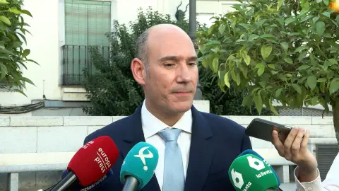 El PP ve "predisposición" de la oposición para "aportar" a los Presupuestos extremeños y confía en que se prime el interés general El PP ve "predisposición" de la oposición para "aportar" a los Presupuestos extremeños y confía en que se prime el interés general