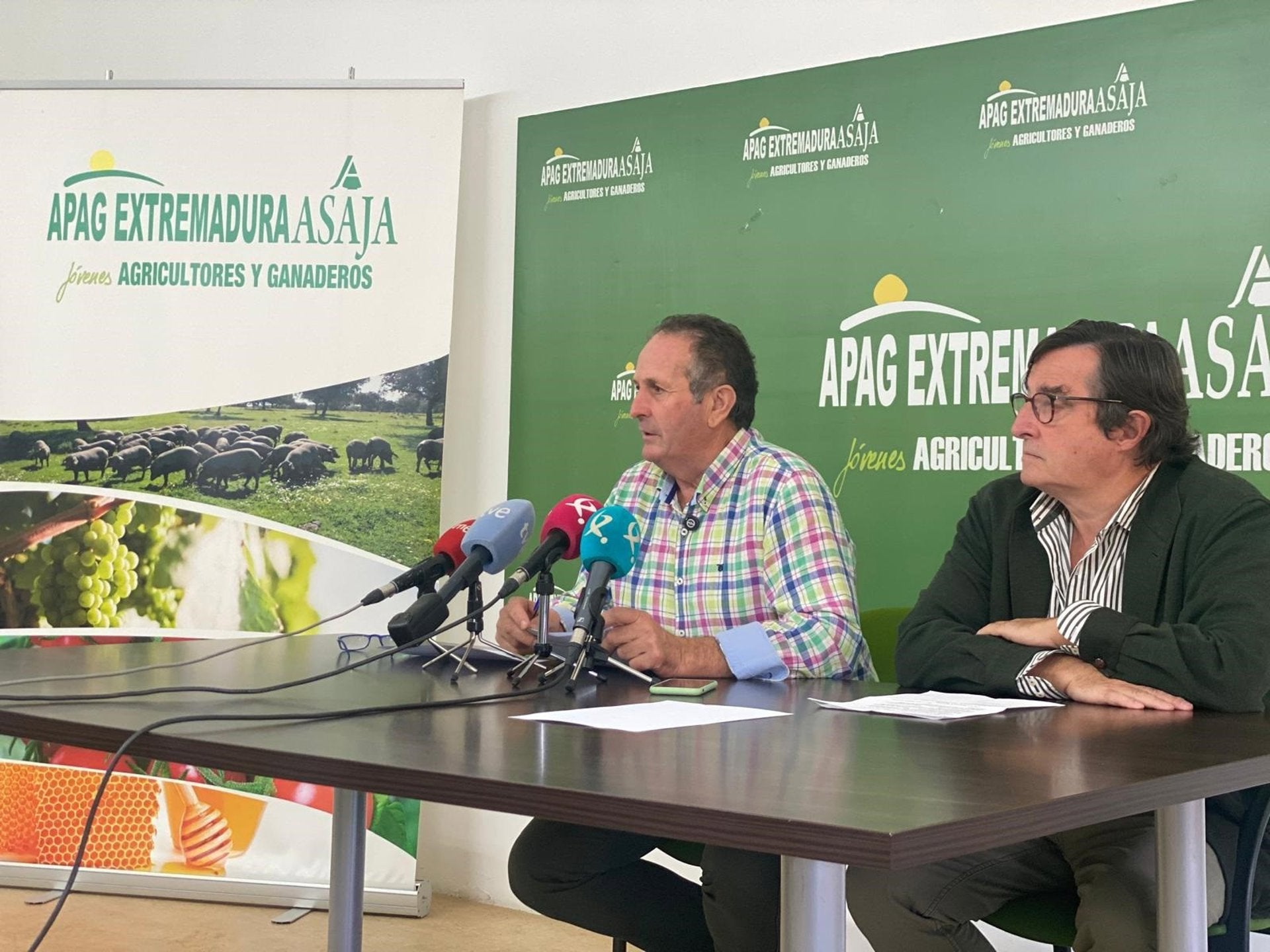 APAG Extremadura Asaja y Asaja Cáceres ven "un insulto a los agricultores" el decreto de ayudas por los incendios APAG Extremadura Asaja y Asaja Cáceres ven "un insulto a los agricultores" el decreto de ayudas por los incendios