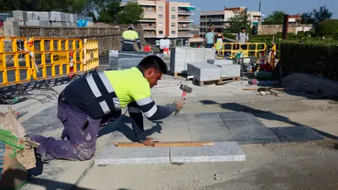 El paro baja en 4.846 personas en septiembre gracias a la construcción y los servicios y registra su menor cifra desde 2007