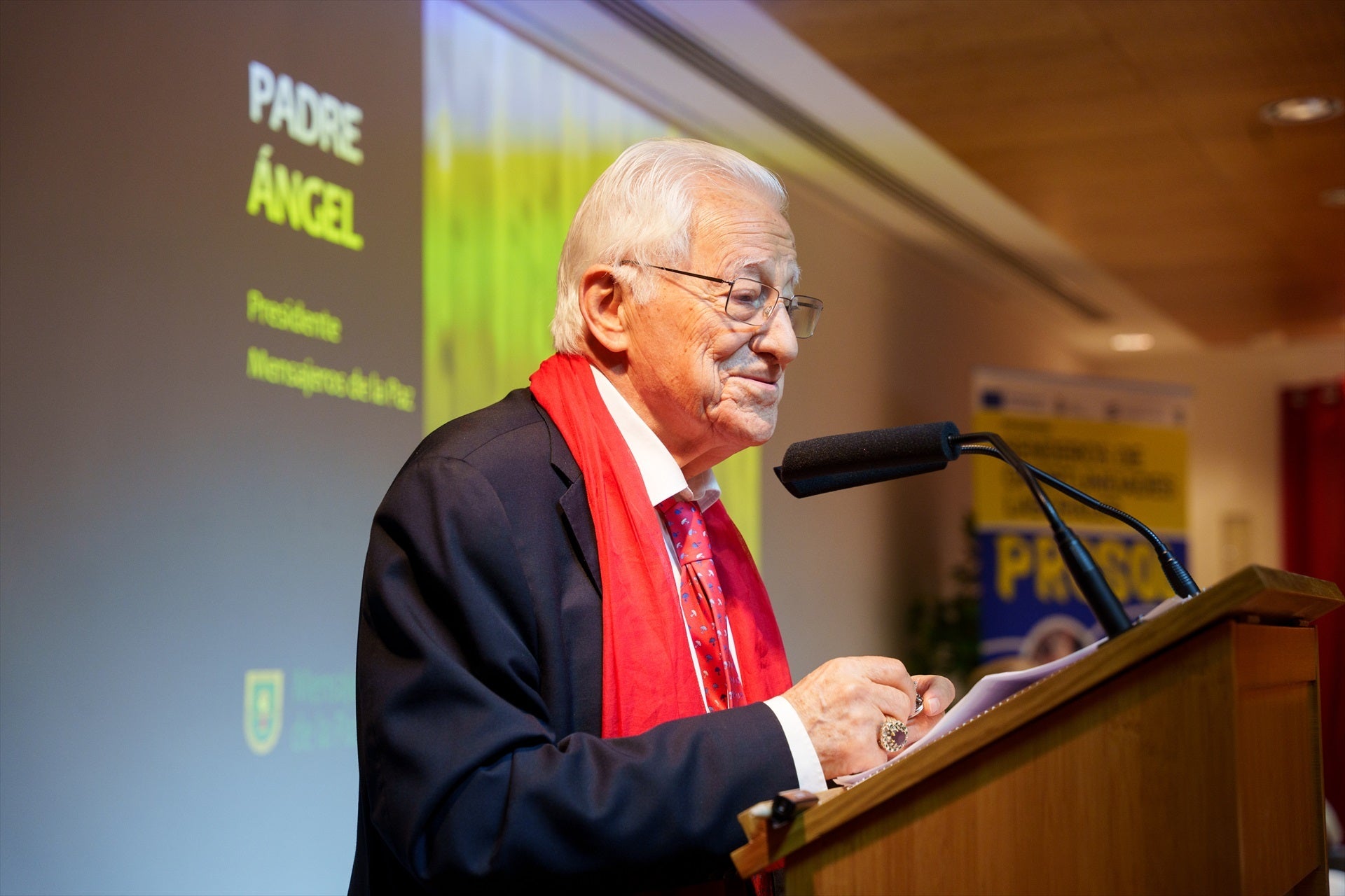 El padre Ángel toma medidas tras los problemas en la iglesia de San Antón: cambia el horario de reparto del bocadillo El padre Ángel toma medidas tras los problemas en la iglesia de San Antón: cambia el horario de reparto del bocadillo