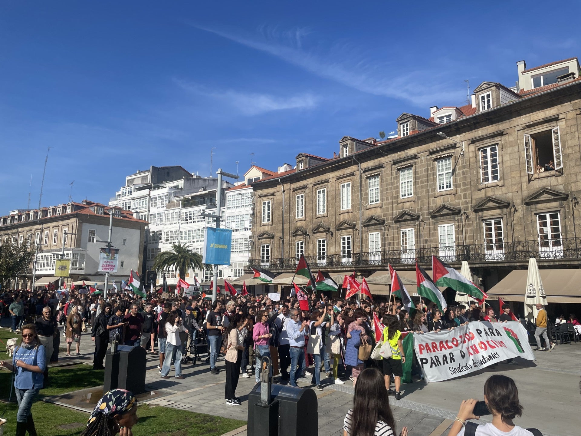 Más de mil jóvenes se manifiestan en A Coruña en apoyo de Gaza Más de mil jóvenes se manifiestan en A Coruña en apoyo de Gaza
