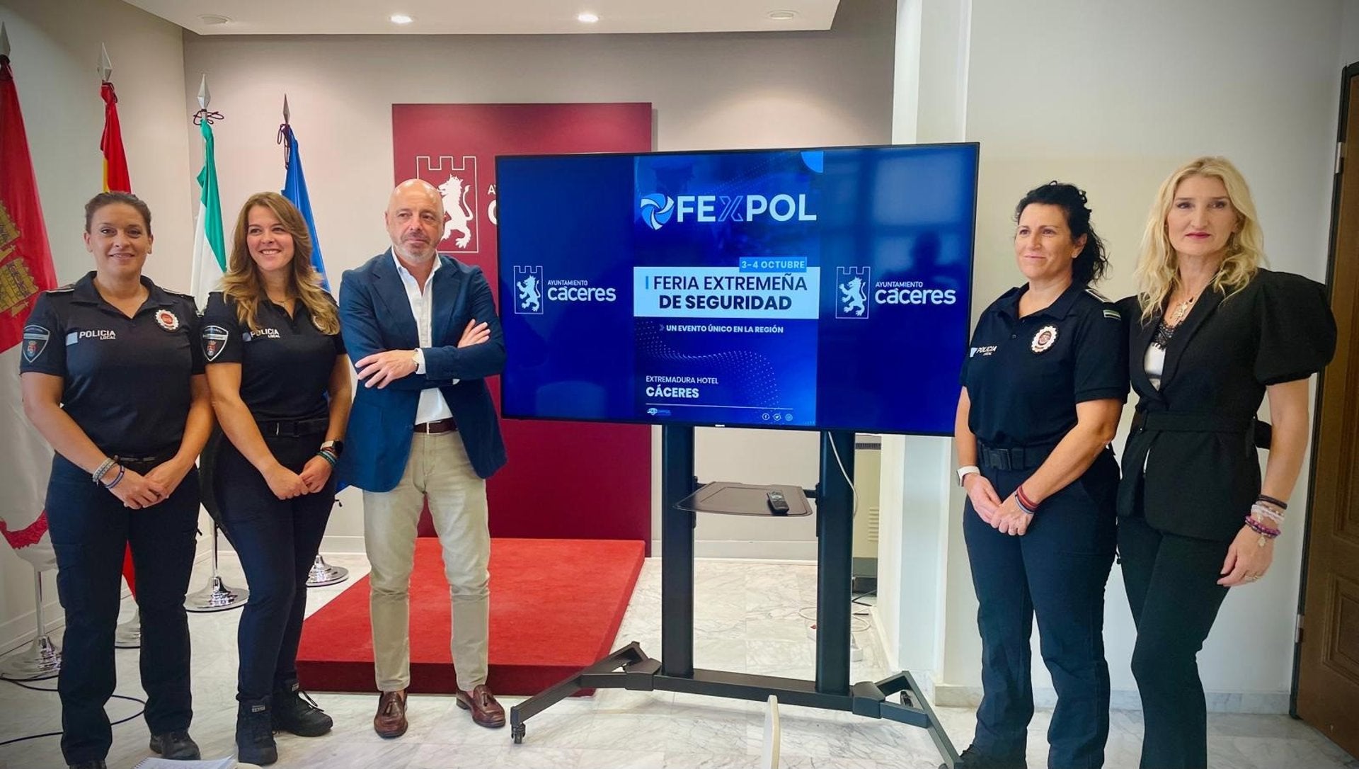 La Asociación de Mujeres Extremeñas Policías Locales organiza en Cáceres la I Feria Extremeña de Seguridad La Asociación de Mujeres Extremeñas Policías Locales organiza en Cáceres la I Feria Extremeña de Seguridad