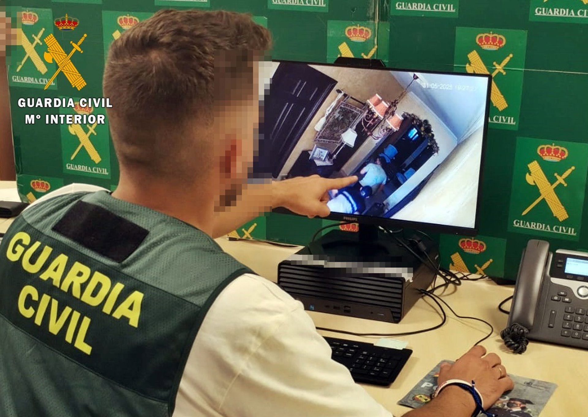 Cuatro detenidos en la desarticulación de una banda por robos en viviendas de Badajoz, La Parra y Guadajira Cuatro detenidos en la desarticulación de una banda por robos en viviendas de Badajoz, La Parra y Guadajira