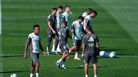 Xabi Alonso recupera a Militao para medirse al Villarreal