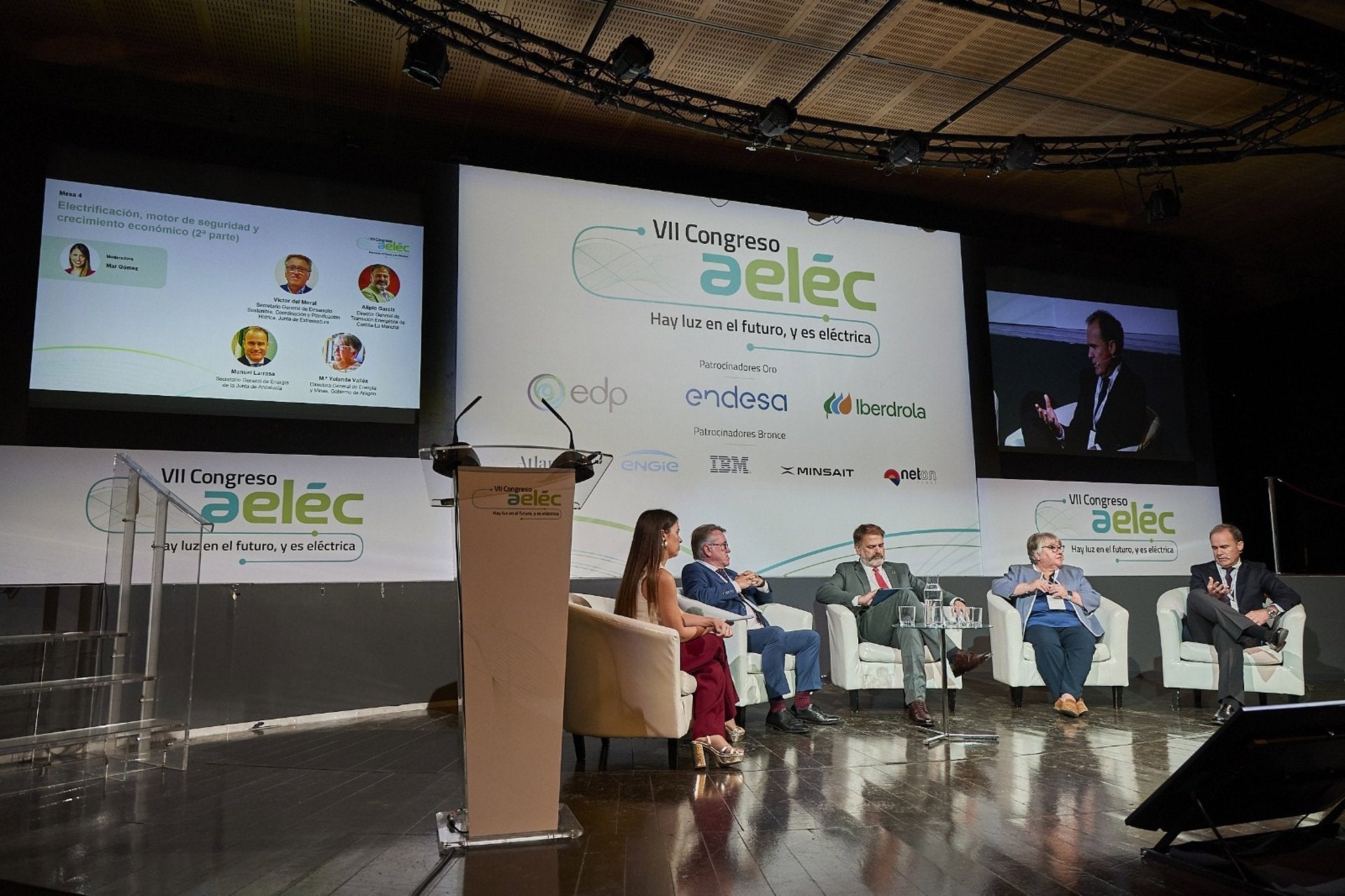 La Junta defiende la ampliación de la capacidad de la red eléctrica en Extremadura para atraer nuevos proyectos La Junta defiende la ampliación de la capacidad de la red eléctrica en Extremadura para atraer nuevos proyectos