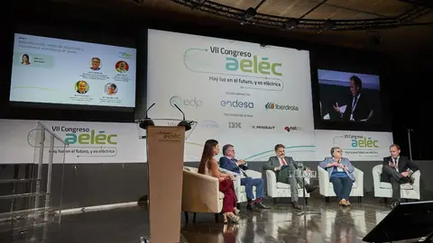 La Junta defiende la ampliación de la capacidad de la red eléctrica en Extremadura para atraer nuevos proyectos La Junta defiende la ampliación de la capacidad de la red eléctrica en Extremadura para atraer nuevos proyectos