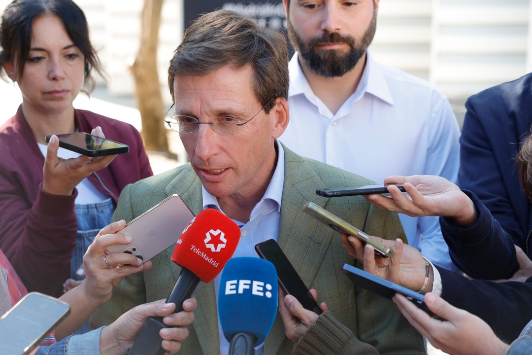 Almeida, a Sánchez: "Le importan las mujeres lo mismo que a su suegro y a sus amigos Koldo y Ábalos" Almeida, a Sánchez: "Le importan las mujeres lo mismo que a su suegro y a sus amigos Koldo y Ábalos"