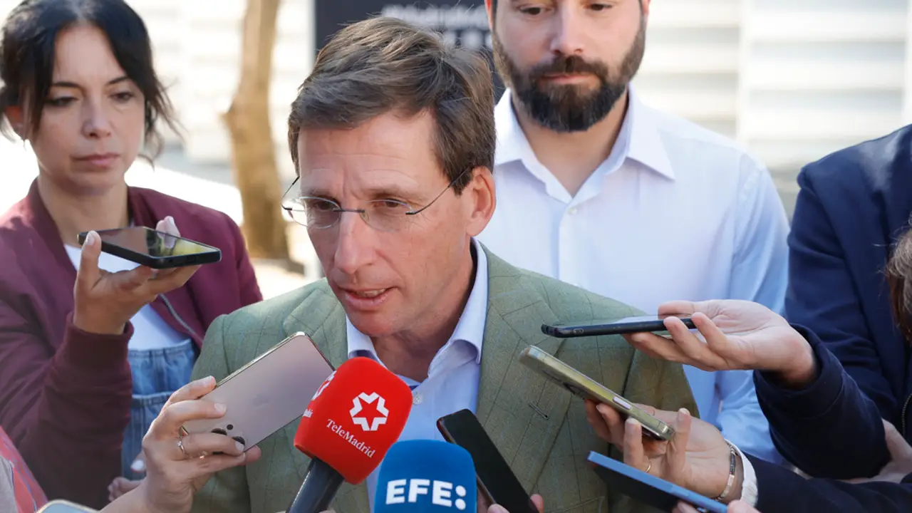 Almeida, a Sánchez: "Le importan las mujeres lo mismo que a su suegro y a sus amigos Koldo y Ábalos"