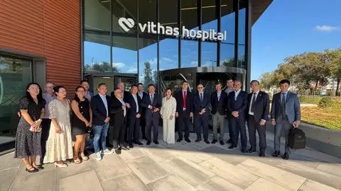 Vithas firma un acuerdo de colaboración con la Federación de Asociaciones Chinas en la Comunidad Valenciana Vithas firma un acuerdo de colaboración con la Federación de Asociaciones Chinas en la Comunidad Valenciana