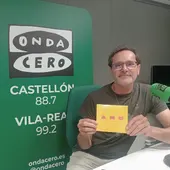 Juan Carlos Tomás, guitarrista del grupo Farlise en los estudios de Onda Cero Vila-real. Juan Carlos Tomás, guitarrista del grupo Farlise en los estudios de Onda Cero Vila-real.