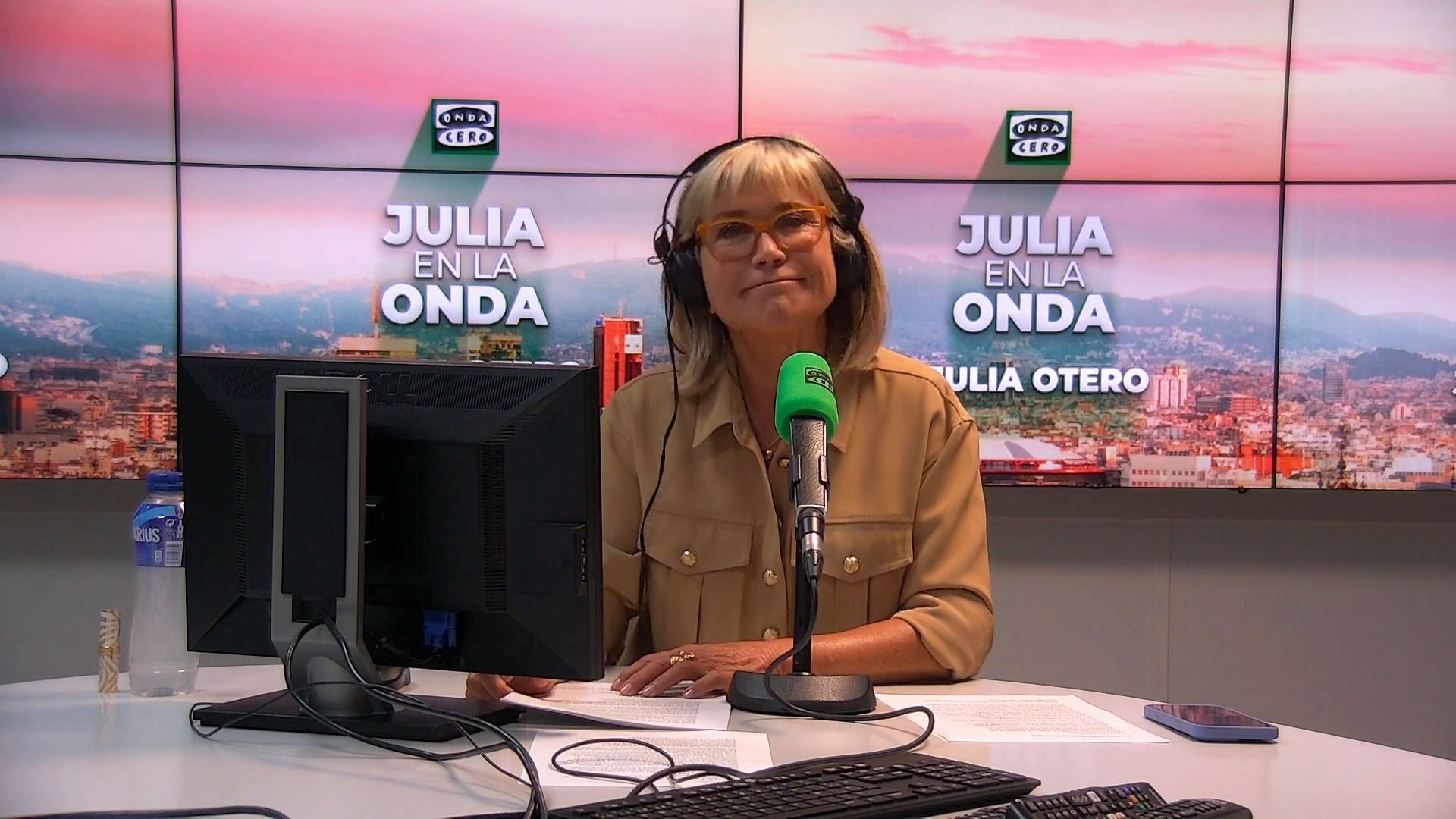 Julia Otero: "Soplan vientos racistas y sucios que hablan de visado por puntos para entrar en España" Julia Otero: "Soplan vientos racistas y sucios que hablan de visado por puntos para entrar en España"