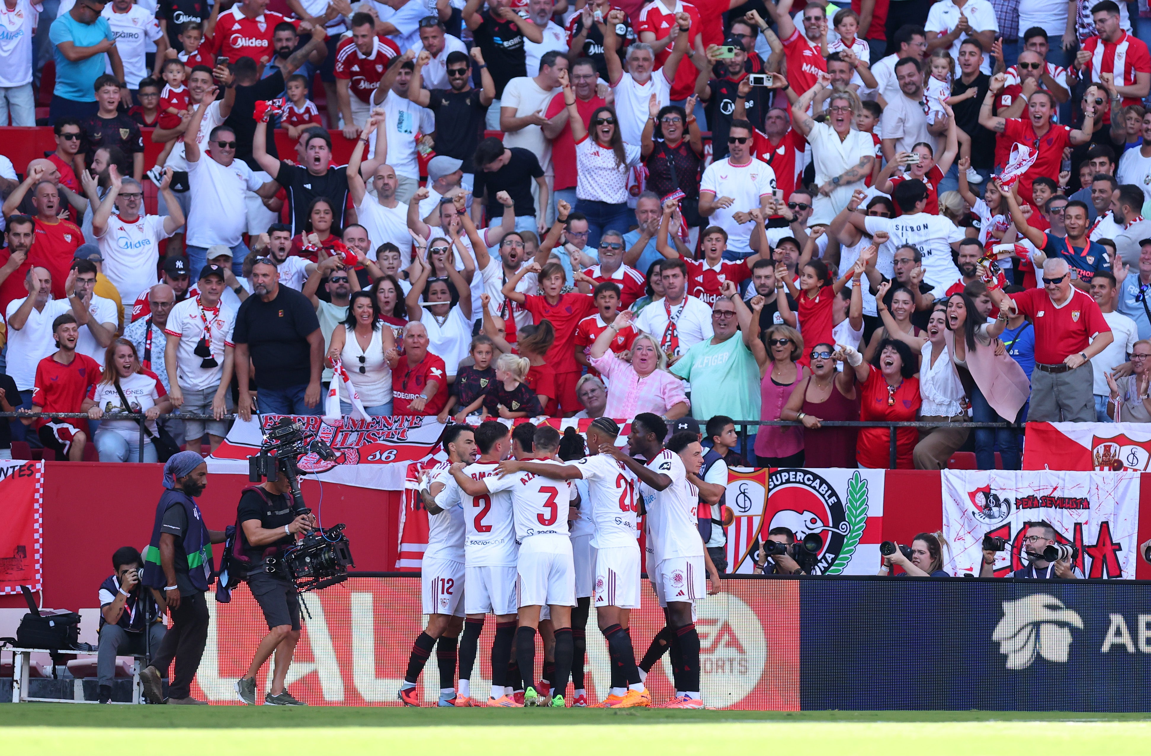 El Sevilla da la sorpresa y golea al Barça El Sevilla da la sorpresa y golea al Barça