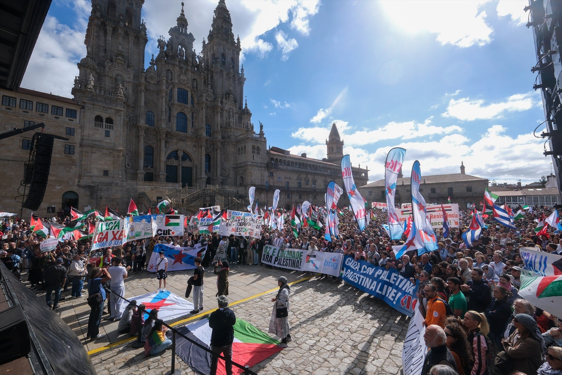 Santiago, Gijón, Cádiz o Jaén se echan a la calle para apoyar a Palestina Santiago, Gijón, Cádiz o Jaén se echan a la calle para apoyar a Palestina