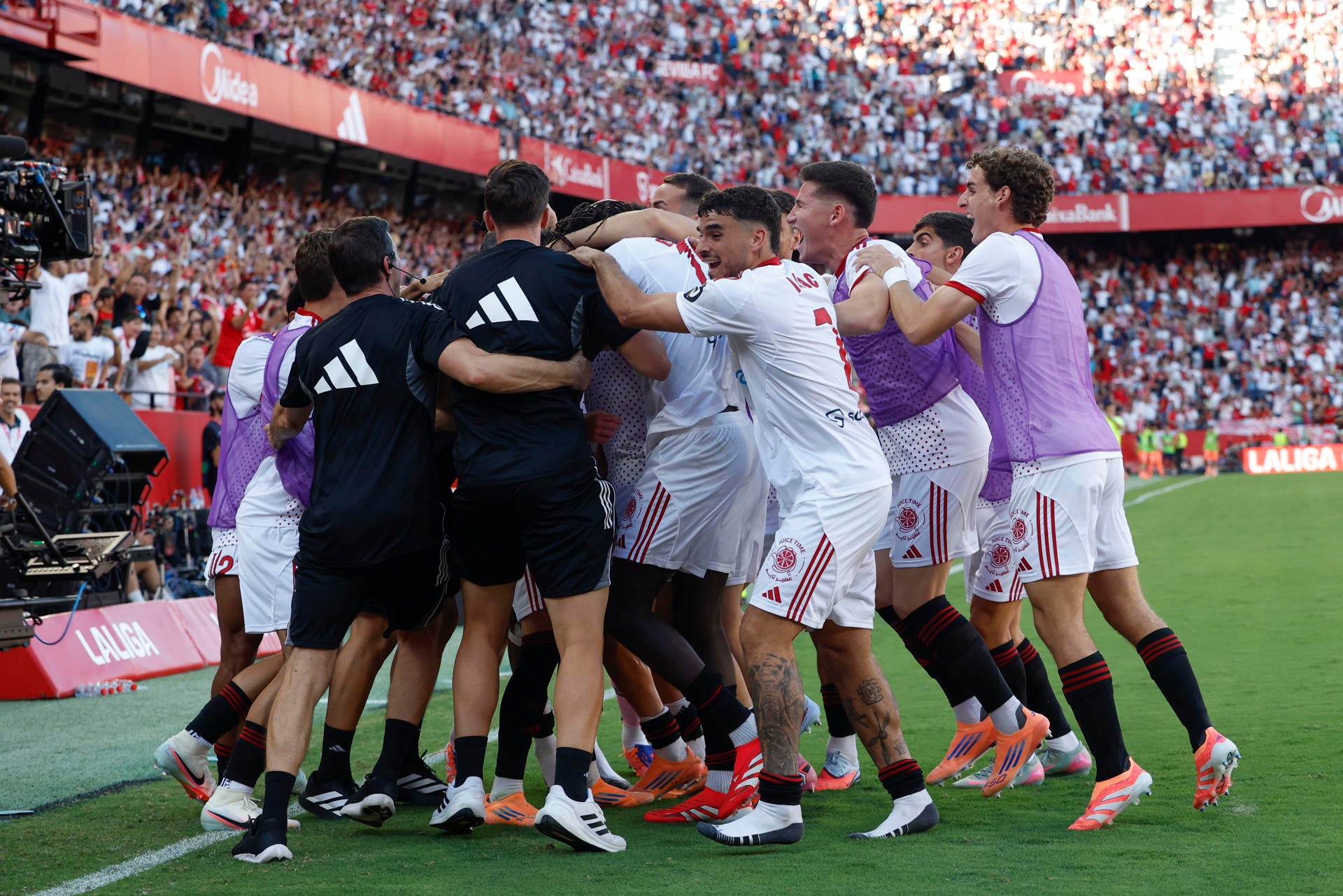 Un Sevilla extraordinario vapulea al Barcelona Un Sevilla extraordinario vapulea al Barcelona