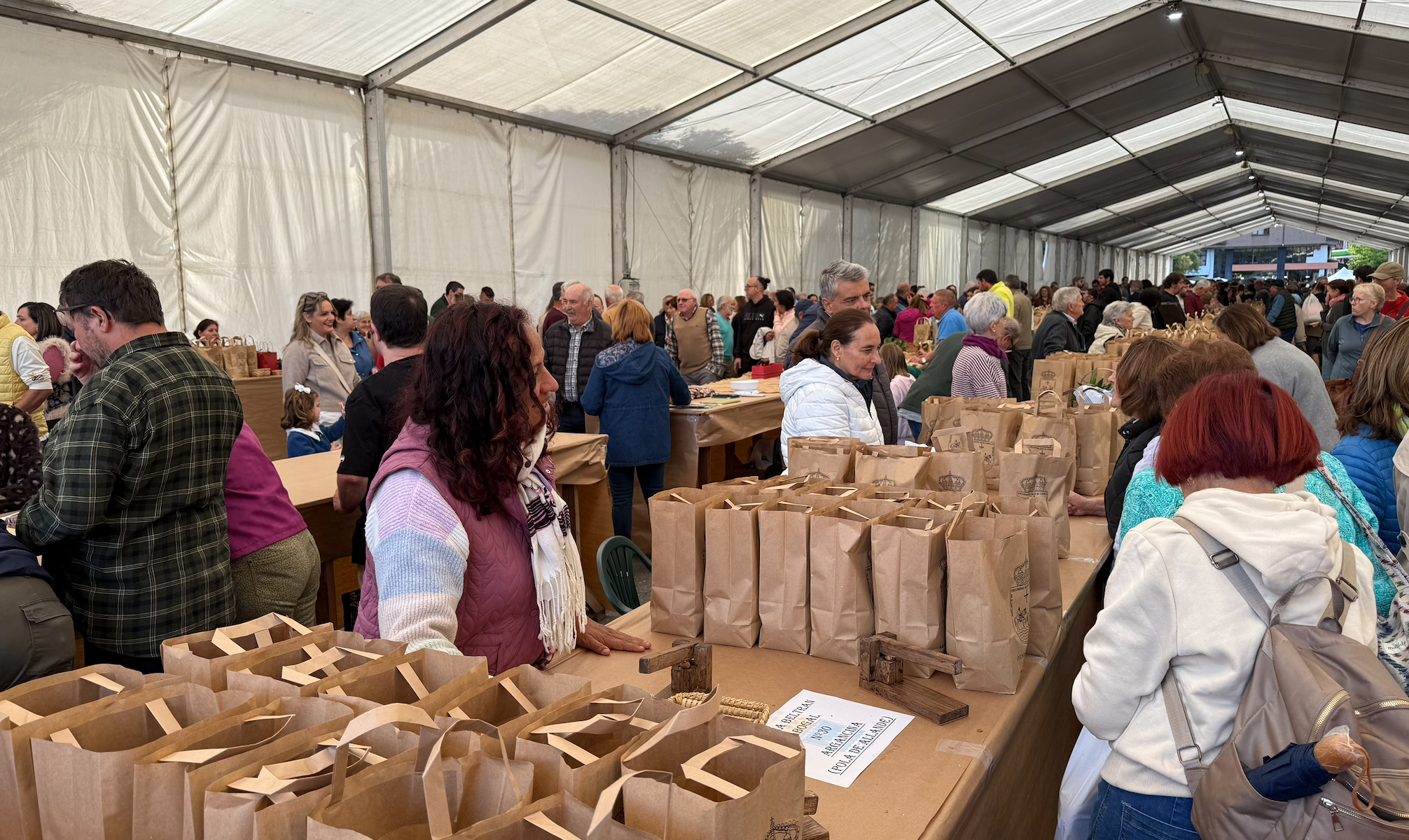 El Festival de la Avellana de Infiestu vendió casi 3,5 toneladas de fruto este domingo El Festival de la Avellana de Infiestu vendió casi 3,5 toneladas de fruto este domingo