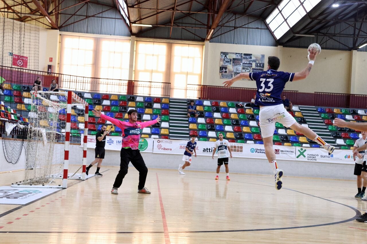 Balonmano: el BM Mare Nostrum Torrevieja suma su primera victoria de la temporada en Elche Balonmano: el BM Mare Nostrum Torrevieja suma su primera victoria de la temporada en Elche