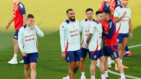 España inicia sus entrenamientos arropada por los aficionados