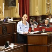 La presidenta del Govern balear, Marga Prohens, se dirige al auditorio en el Parlament en el marco del Debate de Política General del Govern balear La presidenta del Govern balear, Marga Prohens, se dirige al auditorio en el Parlament en el marco del Debate de Política General del Govern balear