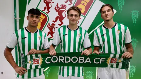 Albuera, Antras y García posan tras su renovación Albuera, Antras y García posan tras su renovación