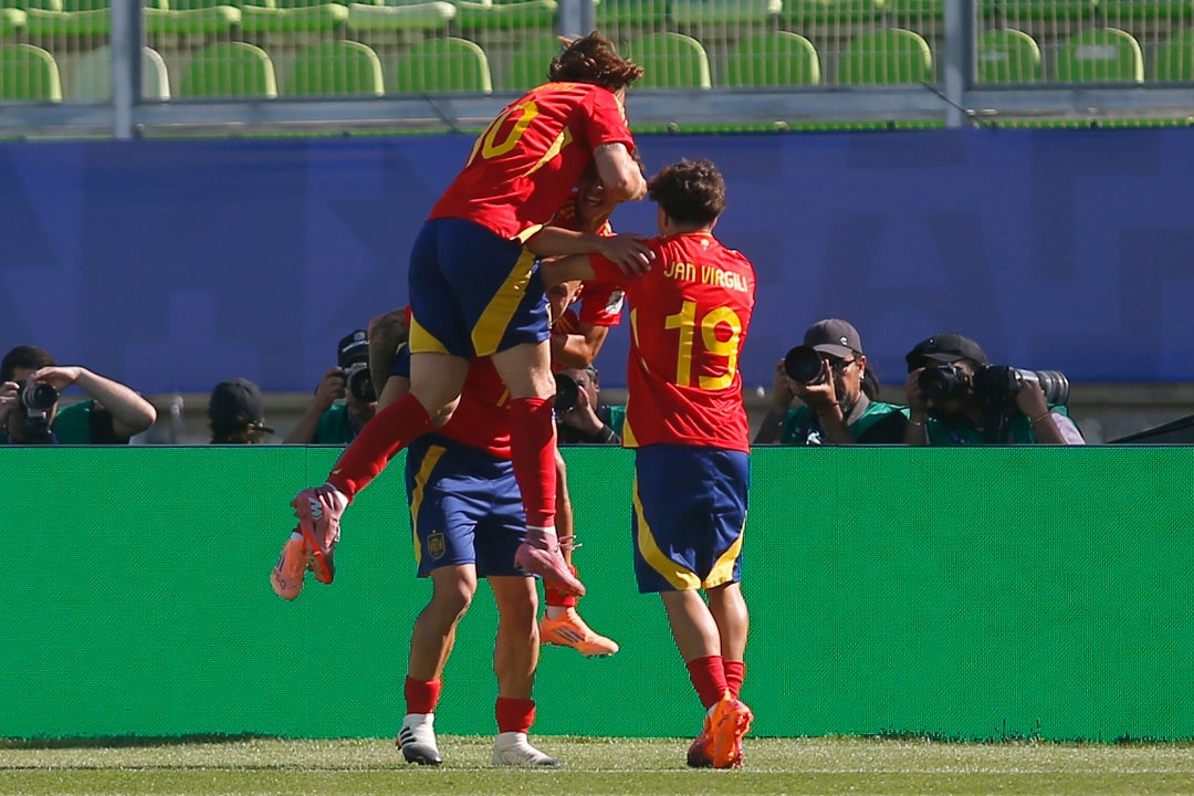 España gana a Ucrania y avanza a cuartos de final España gana a Ucrania y avanza a cuartos de final