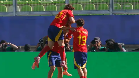 España gana a Ucrania y avanza a cuartos de final