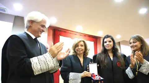 El letrado malagueño Cristóbal Carnero Varo distinguido a título póstumo con la Cruz de San Raimundo de Peñafort El letrado malagueño Cristóbal Carnero Varo distinguido a título póstumo con la Cruz de San Raimundo de Peñafort