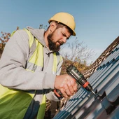 Trabajador en un tejado Trabajador en un tejado