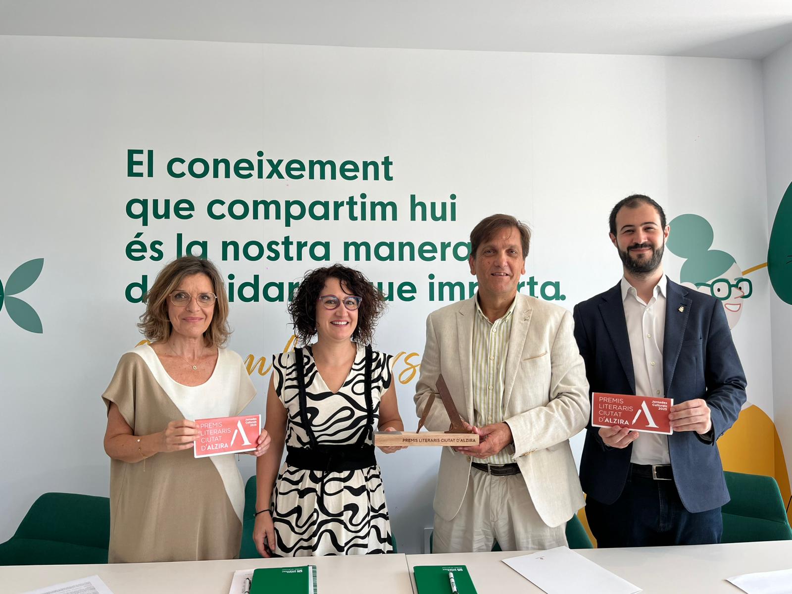 Alzira presenta las jornadas de sus premios literarios Alzira presenta las jornadas de sus premios literarios