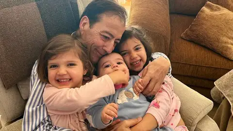 La familia de Fernández Vara agradece las "imborrables muestras de cariño" recibidas tras su fallecimiento La familia de Fernández Vara agradece las "imborrables muestras de cariño" recibidas tras su fallecimiento