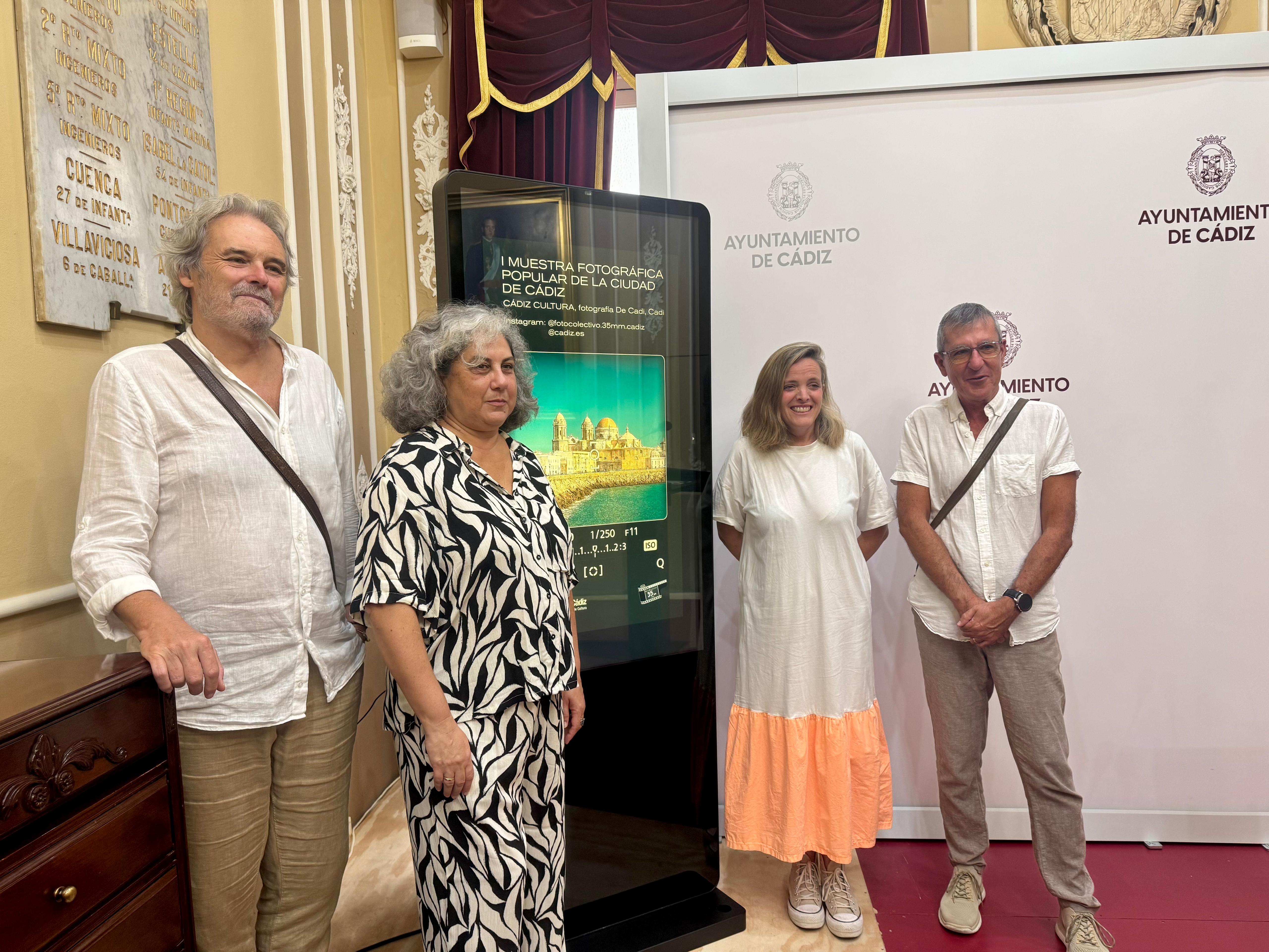 El Ayuntamiento de Cádiz y Fotocolectivo 35mm crean la I Muestra Fotográfica Popular El Ayuntamiento de Cádiz y Fotocolectivo 35mm crean la I Muestra Fotográfica Popular