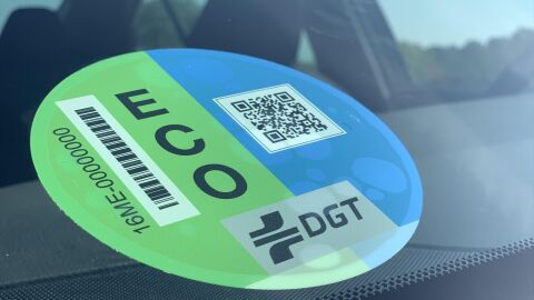 Etiqueta ECO de la Direcci&oacute;n General de Tr&aacute;fico (DGT)