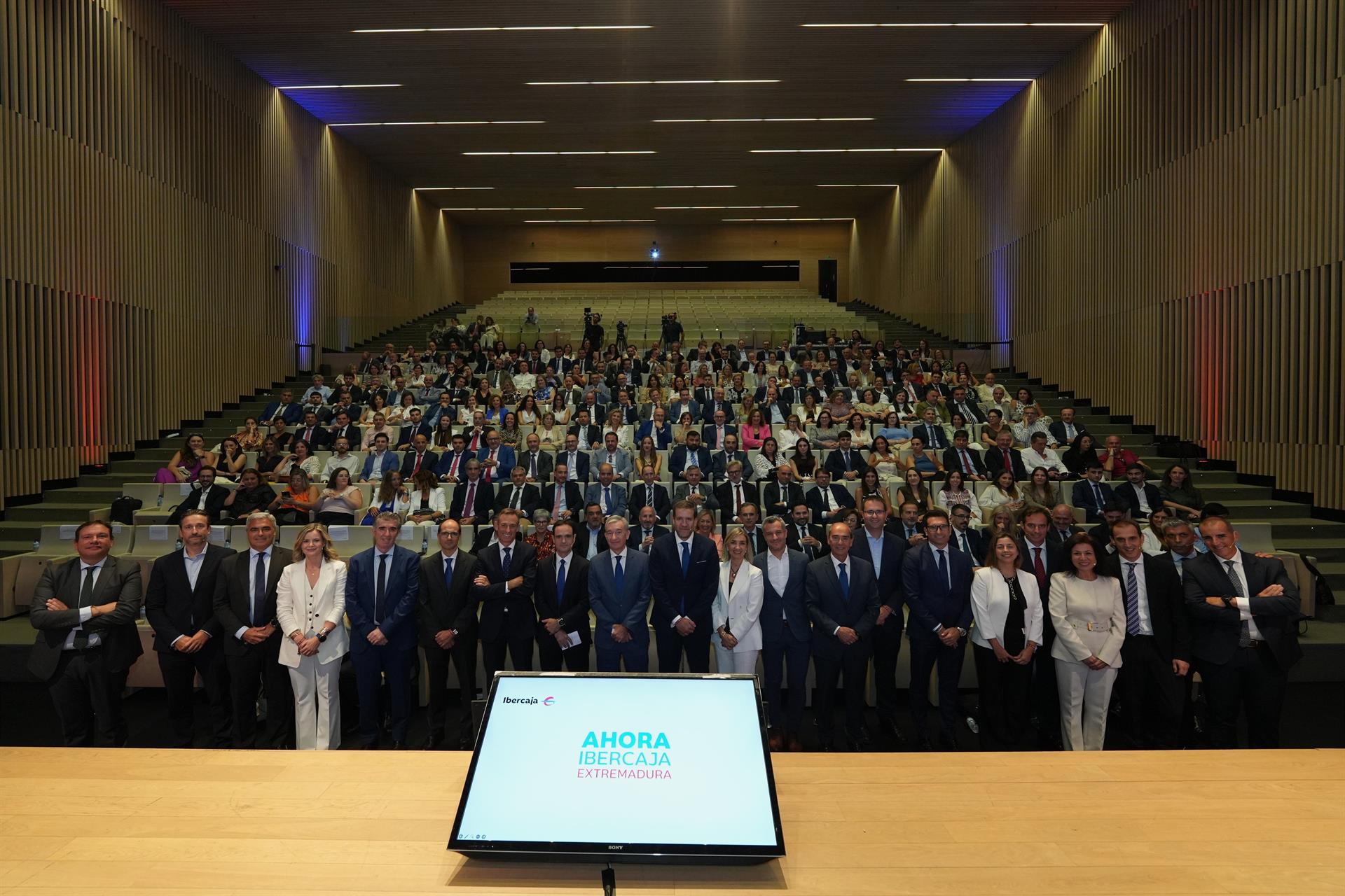 Ibercaja pone en marcha un plan estratégico para captar 30.000 nuevos clientes en Extremadura en los próximo cinco años Ibercaja pone en marcha un plan estratégico para captar 30.000 nuevos clientes en Extremadura en los próximo cinco años