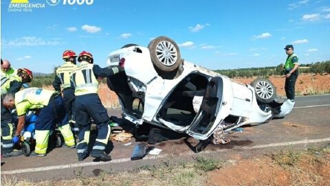 Bomberos de Valdepe&ntilde;as excarcelan a una v&iacute;ctima de accidente en la carretera de C&oacute;zar
