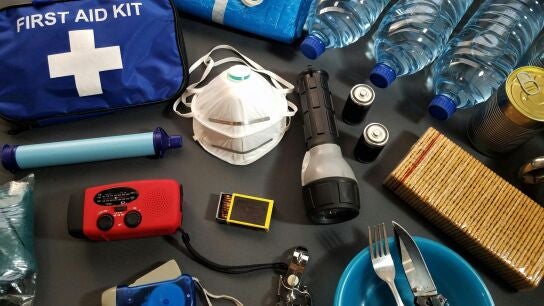 Imagen de archivo de un kit de supervivencia.