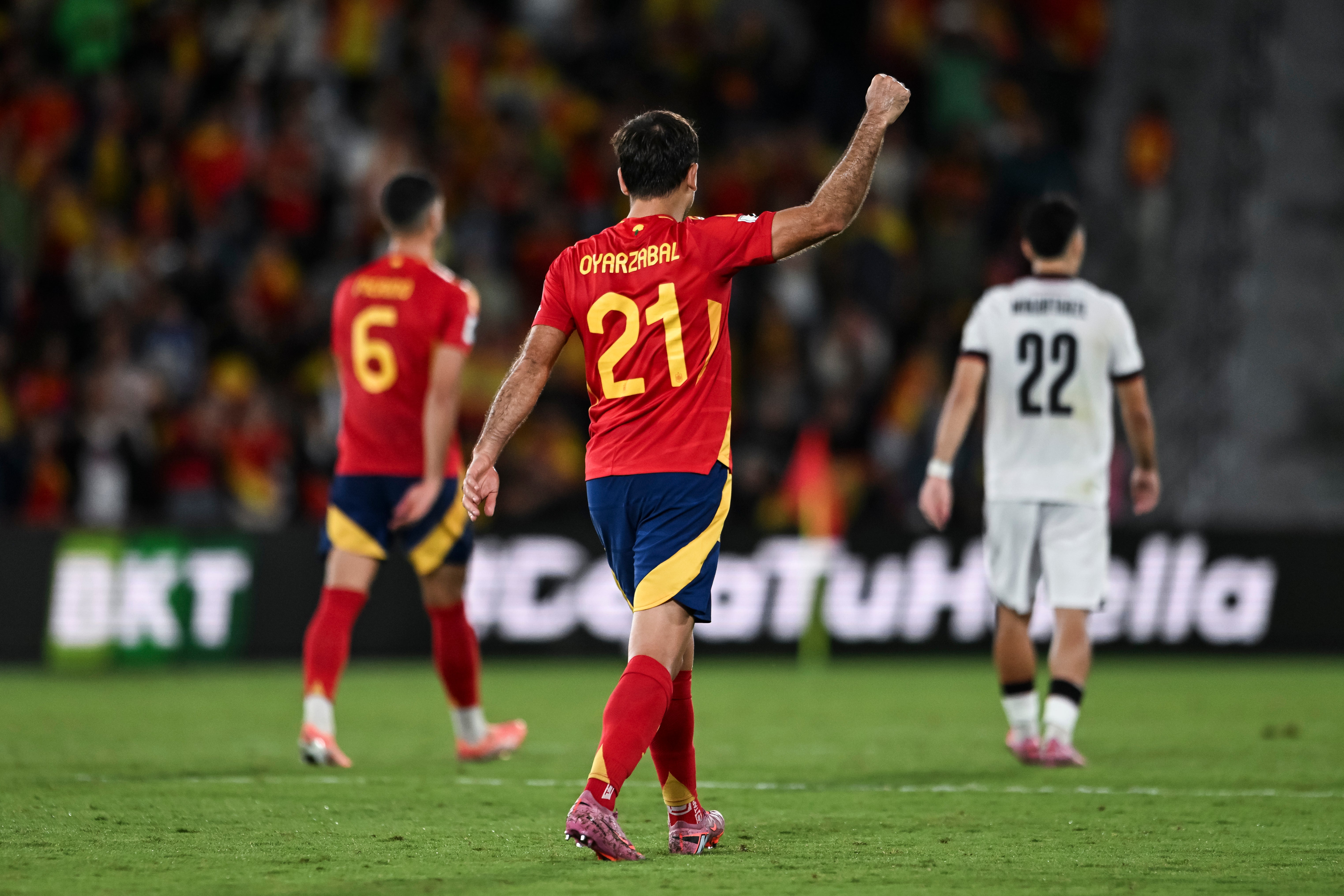 Oyarzabal y Yéremy Pino dan la victoria a España ante Georgia (2-0) Oyarzabal y Yéremy Pino dan la victoria a España ante Georgia (2-0)
