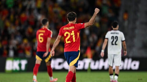 Oyarzabal durante el partido de Espa&ntilde;a contra Georgia (2-0)