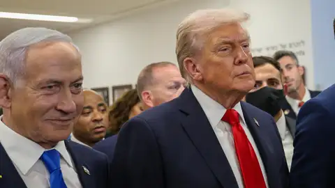 El presidente de Estados Unidos, Donald Trump (d), es recibido por el presidente israelí, Benjamín Netanyahu El presidente de Estados Unidos, Donald Trump (d), es recibido por el presidente israelí, Benjamín Netanyahu