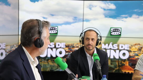 &Aacute;lvaro de C&oacute;zar junto a Carlos Alsina