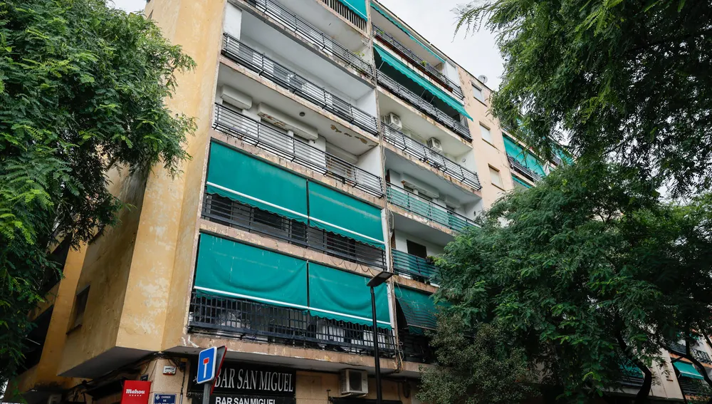 Vista exterior del edificio de la calle Luis Fenoyet de la ciudad de Valencia donde este 12 de octubre de 2025 fueron hallados los restos de Antonio Famoso Vista exterior del edificio de la calle Luis Fenoyet de la ciudad de Valencia donde este 12 de octubre de 2025 fueron hallados los restos de Antonio Famoso