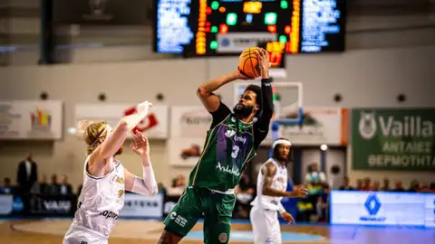 Triunfo y liderato para Unicaja en Grecia James Webb III, jugador de Unicaja